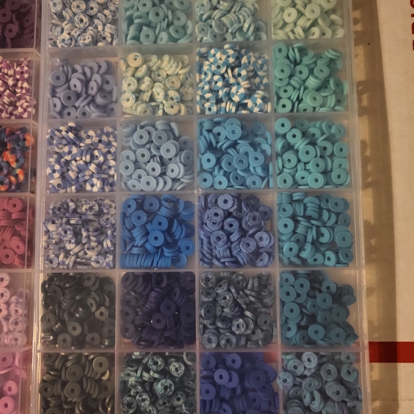 3ct Mulyicolored Clay Bead Organizer Set - Picture 4 of 4